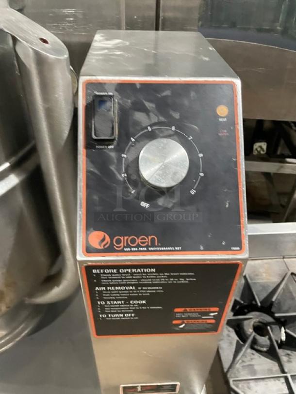 Groen! 2017! Late Model! Commercial Stainless Steel Electric Powered 2/3 Steam Jacketed 40 Qt. Tilting Steam Kettle! With Smooth Action Hand Tilting Crank! Mounted On Equipment Stand! Model: TDB-40 SN: 100883! 208V 3 Phase! On Legs! - Image 6 of 9