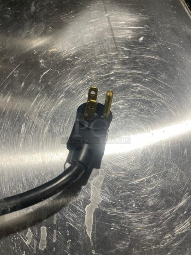 True Commercial Stainless Steel 2 Door Refrigerated Bain Marie Style Mega Top Salad/Sandwich Prep Table! With Poly Coated Wire Racks! Model: TSSU-60-24M-B-ST SN: 8931352! 115V 1 Phase! On Casters! - Image 9 of 9