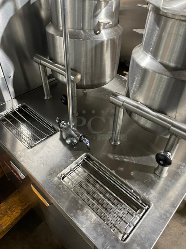 Vulcan Boiler-Base Series Commercial Stainless Steel Natural Gas Powered Dual Compartment Steam Cabinet! With Individual Controls! Model: VHX24G SN: 46-2005342! 120V 1 Phase! On Legs! With Vulcan Commercial Stainless Steel 2/3 Jacketed Direct Steam Double 24 Qt. Tilting Kettles! Mounted On High Cabinet Base! With Single Swivel Deck Faucet! Model: 2T2036D SN: 46-2005343/N323/N324! 115V 1 Phase! On Legs! 2X Your Bid Makes One Unit! - Image 8 of 16