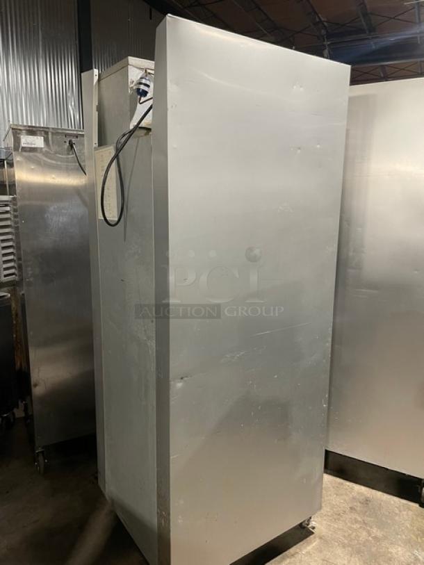 Traulsen Dealers Choice Series Commercial Stainless Steel Half Door Single Section Reach In Refrigerator! Energy Star Certified! With Poly Coated Wire Racks! Model: G10000 SN: T19384C06! 115V 1 Phase! On Casters! - Image 4 of 10