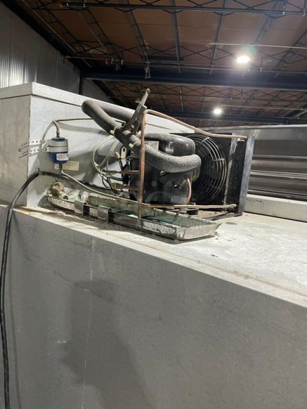 Traulsen G-Series Commercial Stainless Steel Solid 2 Door Reach In Refrigerator! Energy Star Certified! With Poly Coated Wire Racks! Model: G20010 SN: T33391I06! 115V 1 Phase! On Casters! - Image 10 of 10