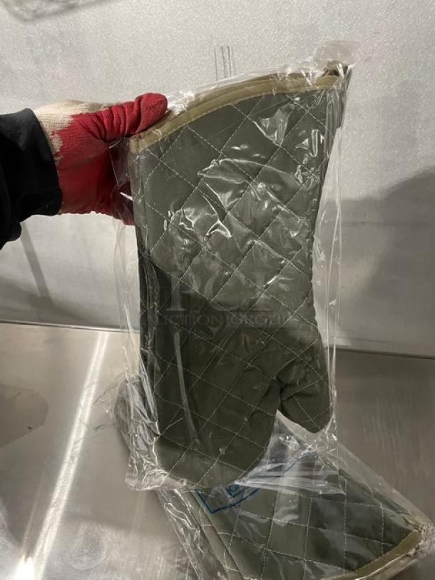 BRAND NEW! Johnson-Rose Commercial Green Fire-Resistant Oven Mitts! 2X Your Bid! - Image 4 of 5