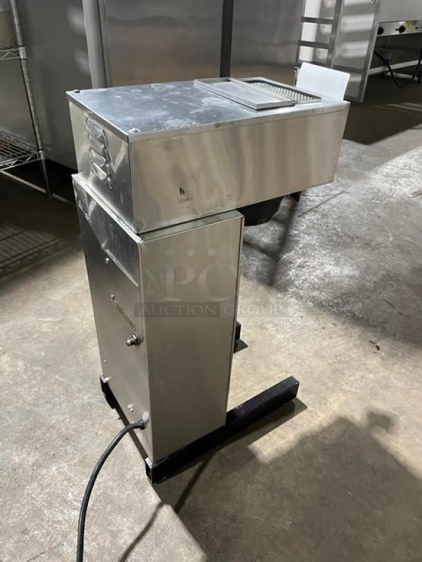 Bloomfield Commercial Stainless Steel Electric Powered Countertop Automatic Thermal Coffee Brewer! With Hot Water Dispenser! With Digital Controls & Brew Basket! Model: 1080 SN: 06R00001690! 120V! - Image 4 of 9