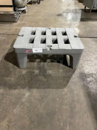 Metro Commercial Heavy Duty Dunnage Rack! On Legs!
