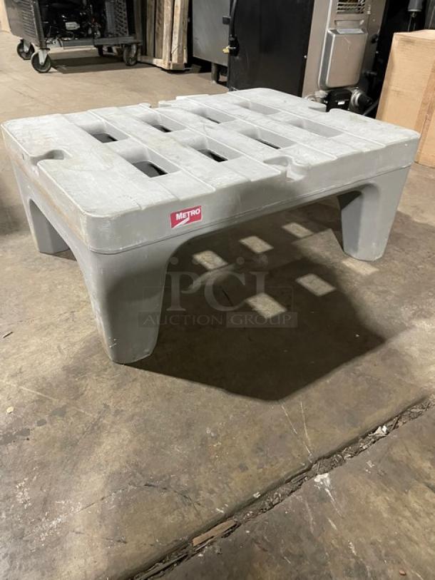 Metro Commercial Heavy Duty Dunnage Rack! On Legs! - Image 3 of 7