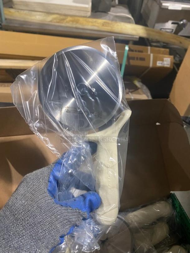 NEW! Dexter Russell Commercial Stainless Steel Sani-Safe White Handled Pizza Cutters! Model: P177A-EZC! 6X Your Bid! - Image 4 of 7