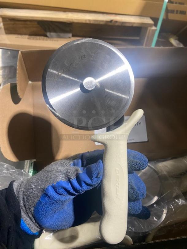 NEW! Dexter Russell Commercial Stainless Steel Sani-Safe White Handled Pizza Cutters! Model: P177A-EZC! 6X Your Bid! - Image 5 of 7