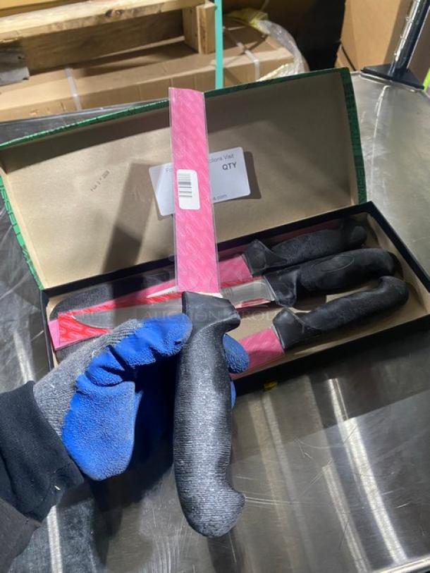 NEW! Dexter Russell SofGrip Series Commercial Stain-Free High Carbon Steel 7-1/2" Heading Knives! With Black Soft Grip Handle! Model: SG114H! 6X Your Bid! - Image 3 of 7