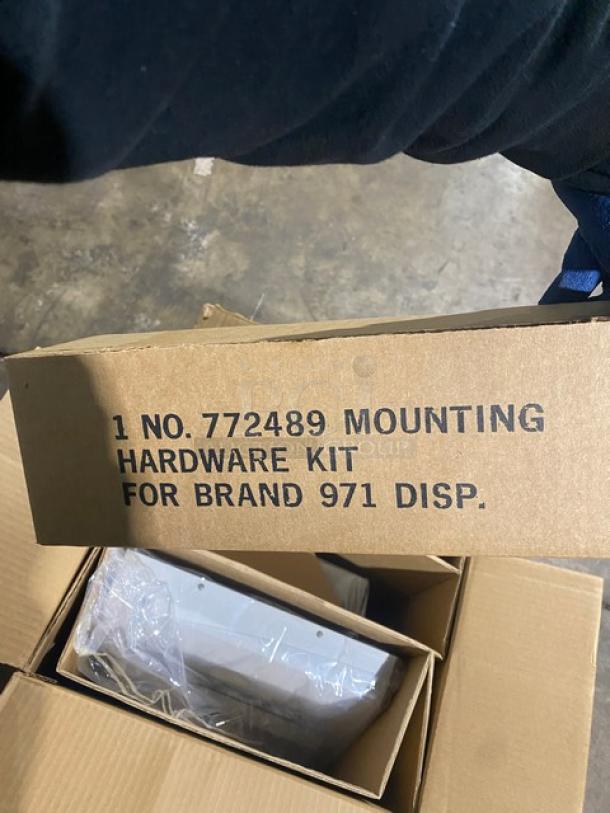 NEW! Kimberly-Clark Commercial Pearl White Windows Convert-A-Matic Roll Towel Dispenser! With Mounting Kit! Model: 0971700! - Image 5 of 8