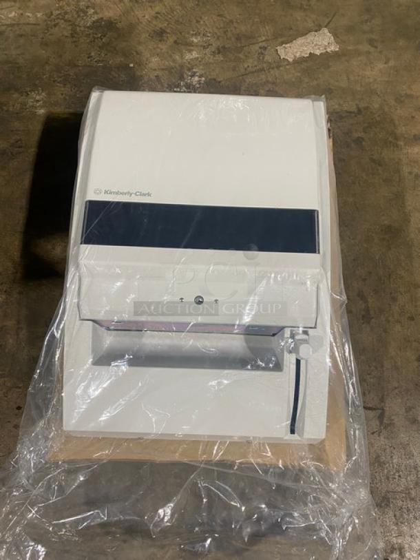 NEW! Kimberly-Clark Commercial Pearl White Windows Convert-A-Matic Roll Towel Dispenser! With Mounting Kit! Model: 0971700! - Image 7 of 8