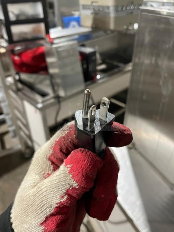 Cornelius Commercial Stainless Steel Electric Powered Air-Cooled Flake-Style Continuous Flow Ice Maker Machine Head! Model: WCF710-A SN: 638090250! 115V! With Cornelius 30-Series Commercial Stainless Steel Ice Storage Bin! With Lift Open Style Lid! Model: B530SS SN: 63E0241BB044! On Legs! ALL ONE MONEY! - Image 7 of 11