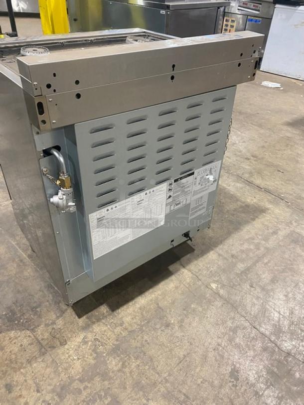 ZLine! 2020! Late Model! Professional Series Commercial Stainless Steel Natural Gas Powered 4 Burner Range/Oven Combo! With Wire Oven Racks! Model: RGS-30 SN: 20080776039! 120V! On Legs! - Image 3 of 12