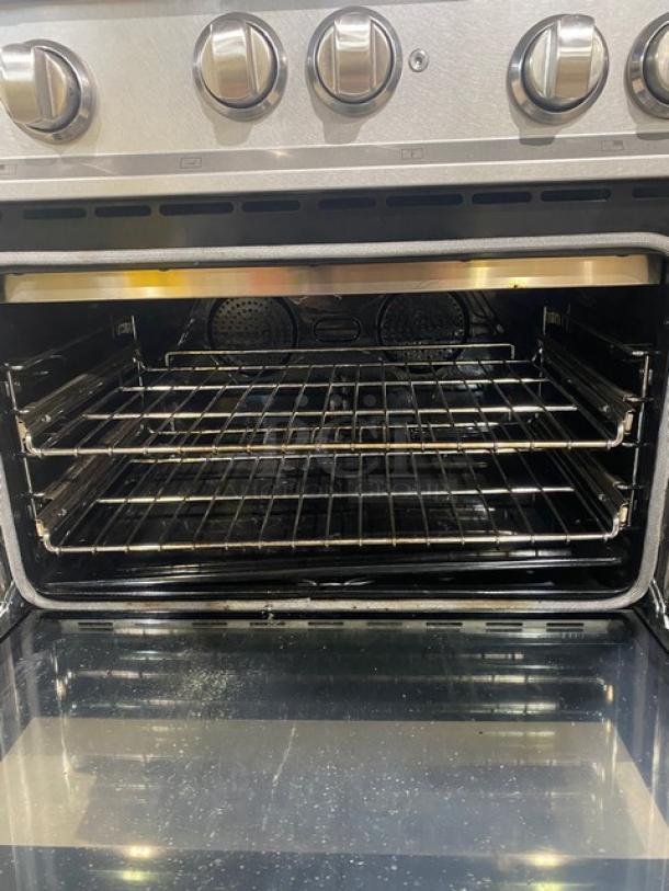 ZLine! 2020! Late Model! Professional Series Commercial Stainless Steel Natural Gas Powered 4 Burner Range/Oven Combo! With Wire Oven Racks! Model: RGS-30 SN: 20080776039! 120V! On Legs! - Image 6 of 12