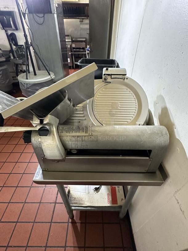 Hobart 1612E Stainless Steel Commercial Countertop Meat Slicer. 115 Volts, 1 Phase. Tested and Working! - Image 3 of 4