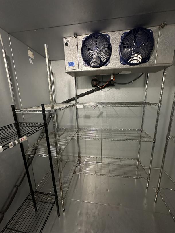 L-Shape Wire Rack with 3 adjustable shelves - Image 1 of 2