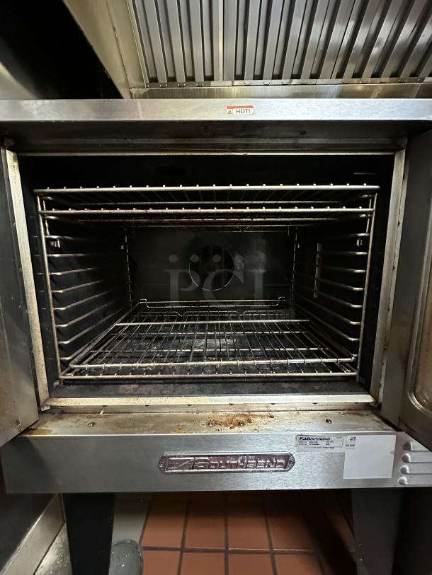 Southbend Stainless Steel Commercial Natural Gas-Powered Full-Size Convection Oven w/ View Through Doors, Metal Oven Racks and Metal Legs. - Image 2 of 3