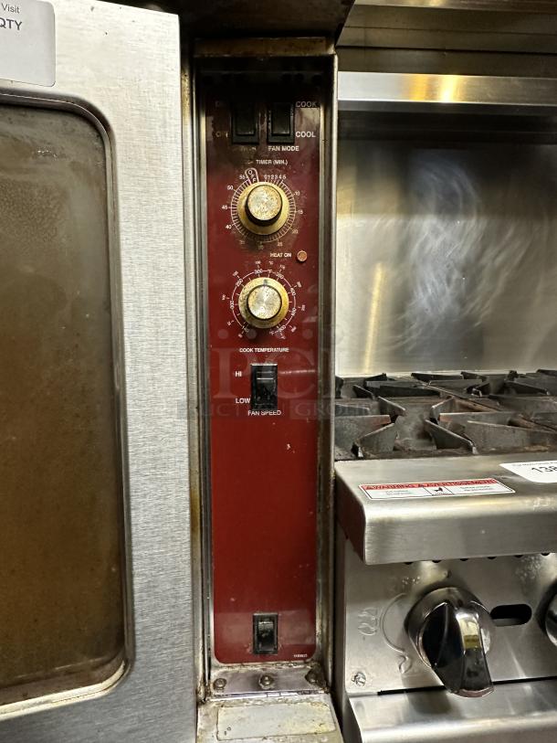 Southbend Stainless Steel Commercial Natural Gas-Powered Full-Size Convection Oven w/ View Through Doors, Metal Oven Racks and Metal Legs. - Image 3 of 3