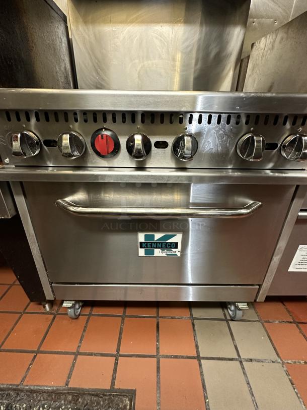 Like New!  KENNECO STKR36NG NATRAL GAS 36" 6 EYE RANGE WITH OVEN 210,000 BTU COMMERCIAL - Image 1 of 5