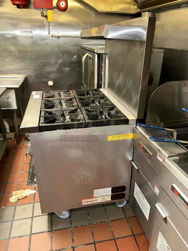 Like New!  KENNECO STKR36NG NATRAL GAS 36" 6 EYE RANGE WITH OVEN 210,000 BTU COMMERCIAL - Image 3 of 5
