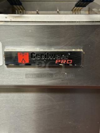 Cecilware Pro Commercial Stainless Steel Natural Gas Powered 40 Lb. Deep Fat Fryer! With Back Splash & Basket Hanger! Model: FMP403NAT! On Legs
Natural Gas Three Tube Floor Fryer - 90,000 BTU