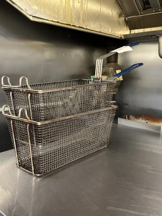 Cecilware V174PL Equivalent 13 1/4" x 6 1/2" x 5 7/8" Fryer Basket with Front Hook
2xBid