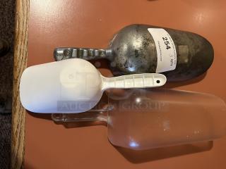 Ice Scooper, (1) Aluminum, (2) plastic  
3xBid - Item #1177263