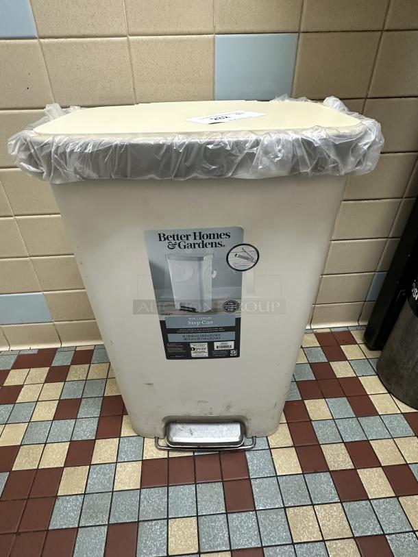 Flip Lid Garbage Can - Image 2 of 2