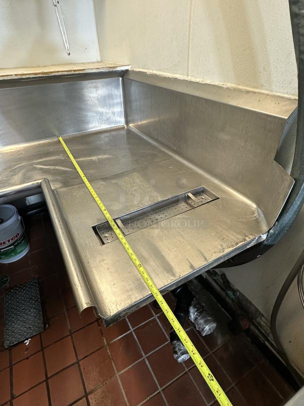 Stainless Steel Commercial Left Side Clean Side U-Shape Dish Area with Lower Shelf
Works with item# 295 - Image 3 of 5