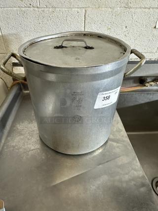 Lincoln Wear-Ever Classic Select 25 Qt. Heavy Duty Aluminum Stock Pot handles and lid