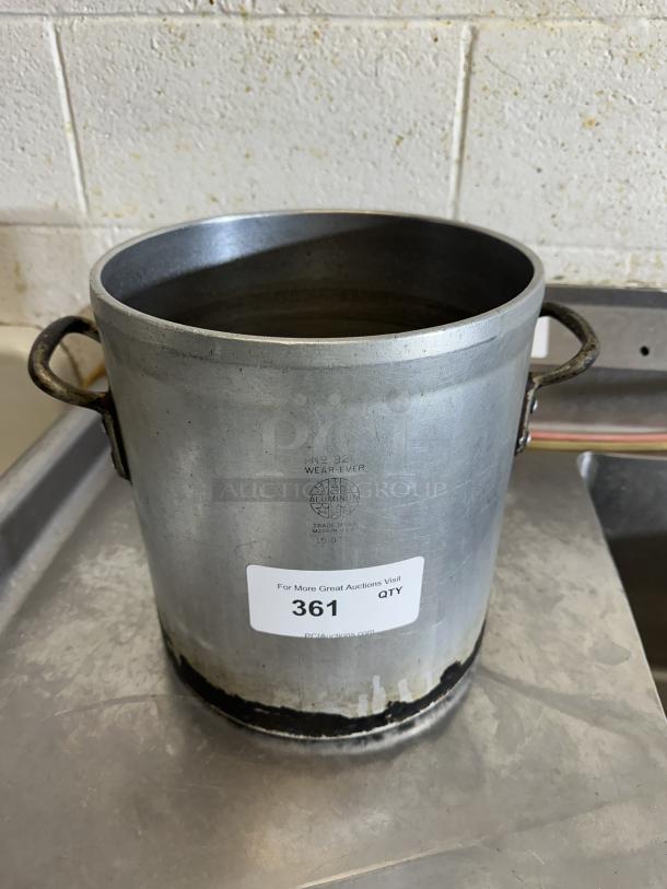Lincoln Wear-Ever Classic Select 15 Qt. Heavy Duty Aluminum Stock Pot with handle - Image 1 of 2