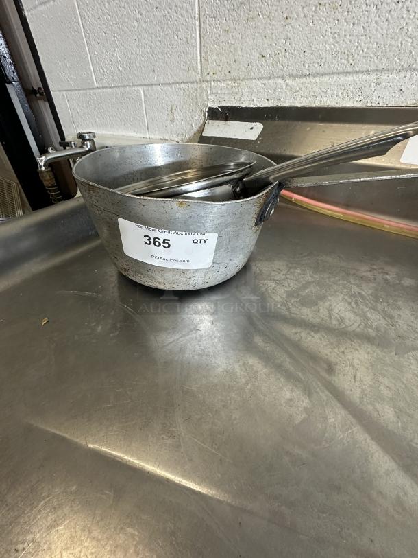 Choice 4.5 Qt. Tapered Aluminum Sauce Pan - Image 1 of 1
