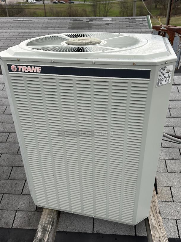 Trane Air Conditioner on Roof BUY MUST REMOVE - Image 1 of 2
