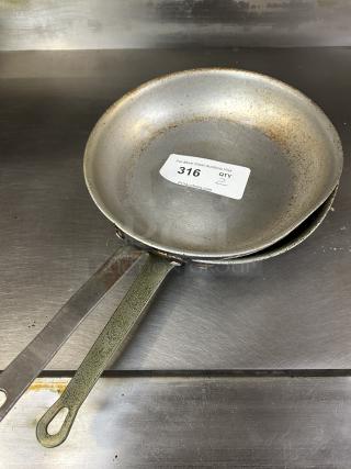 10" Aluminum Fry Pan
2xBid
