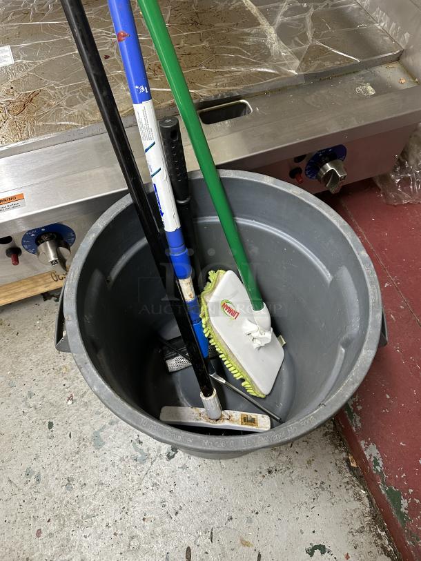 Window Clean Bucket - Image 2 of 2