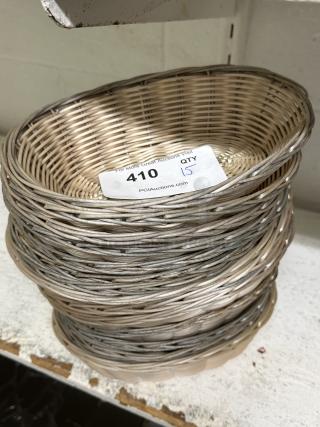9" x 6" x 2 1/4" Oval Basket
11xBid