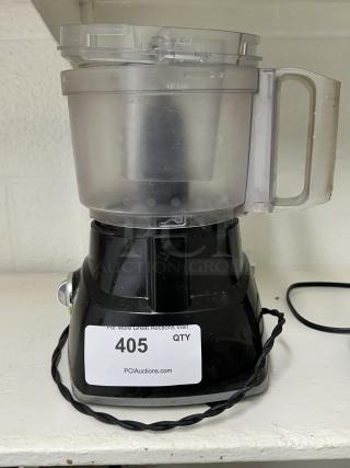 Hamilton Beach Food Processor
powers on
