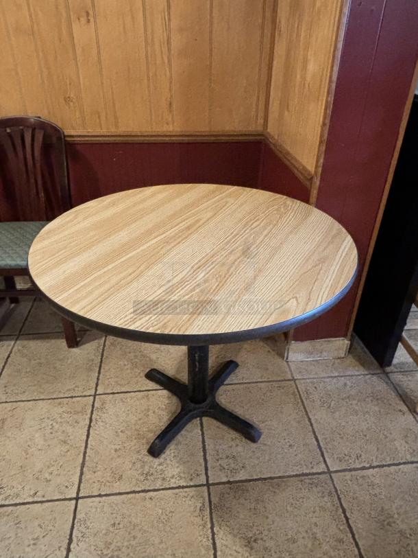 Round Table, light Brown Top, 36x29 - Image 1 of 2