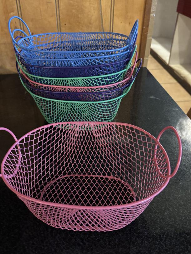 Set of 8 Wire Baskets, different colors, 6x9, great condition - Image 1 of 1