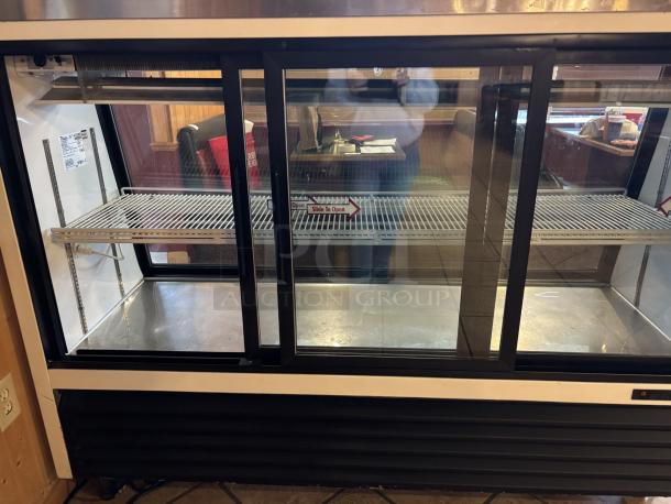 True Manufacturing Co, refrigerated Display Case, Powers on and Working, Very Clean
Voltage 116, Model # TSID-72-3, high Side 312, Low Side 140 F.L. Amps - 9.4
73x41 - Image 2 of 6
