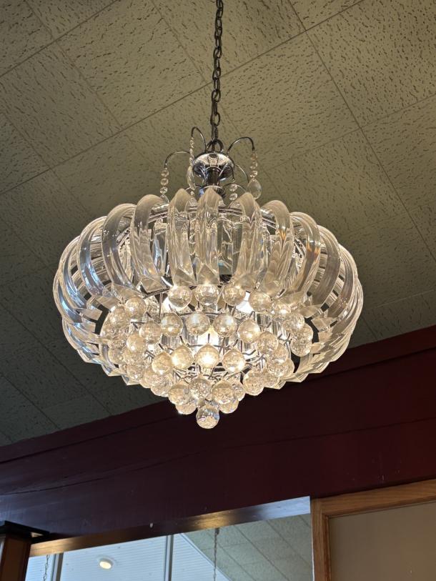 Beautiful Crystal Chandelier, excellent condition, plastic, but looks like crystal - Image 2 of 2