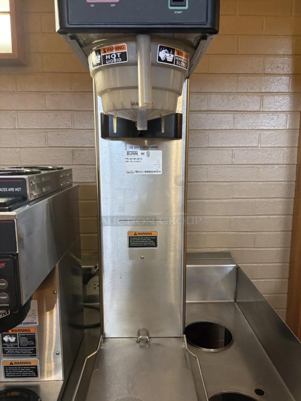 BUNN Iced Tea Maker, Model TB3Q, 3 Gallon, 120 Volts, 1680W, 29inAlmost New Condition
Goes Great with items #187 & 190 - Image 1 of 5