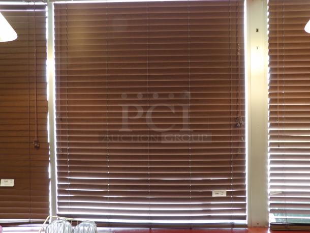 Brown Window Blinds 55 1\2 x 66, great condition, working as should - Image 2 of 2