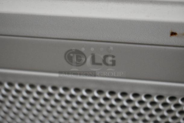 LG LW1023ERSM Window Mount Air Conditioner. 115 Volts, 1 Phase. 10,000 BTU. Tested and Working! - Image 4 of 7