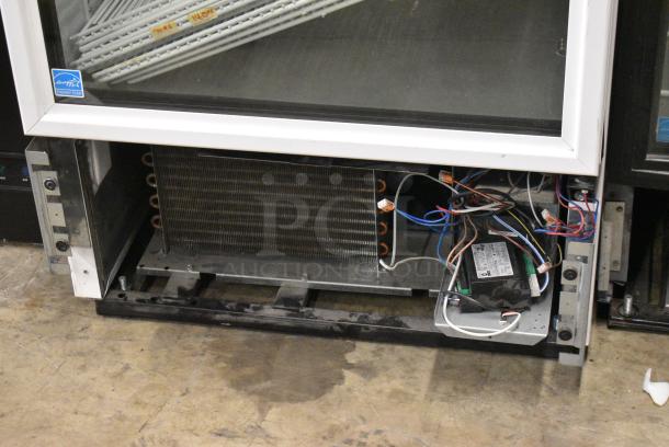 2021 True TSCI-600R-G-PH Metal Commercial Single Door Reach In Cooler Merchandiser w/ Poly Coated Racks. 115 Volts, 1 Phase. Tested and Powers On But Does Not Get Cold - Image 2 of 5