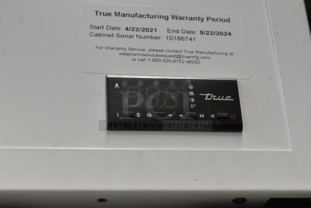 2021 True TSCI-600R-G-PH Metal Commercial Single Door Reach In Cooler Merchandiser w/ Poly Coated Racks. 115 Volts, 1 Phase. Tested and Powers On But Does Not Get Cold - Image 3 of 5