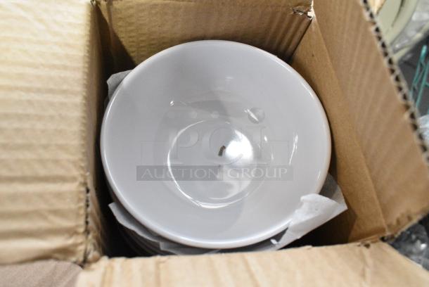 BRAND NEW SCRATCH AND DENT! Box of 11 Acopa 304FND314W Foundations 11 oz. White Narrow Rim Melamine Bowl - Image 3 of 7