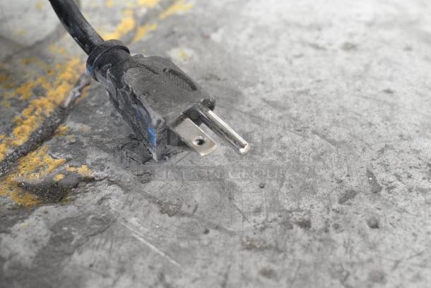 Galanz GLR33MBKE23 Mini Cooler. 115 Volts, 1 Phase. Tested and Powers On But Does Not Get Cold - Image 8 of 8