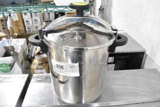 BRAND NEW SCRATCH AND DENT! Monix 013206 Monix 50 Cup (25 Cup Raw) 12.66 qt. (12 Liter) Stainless Steel Pressure Cooker