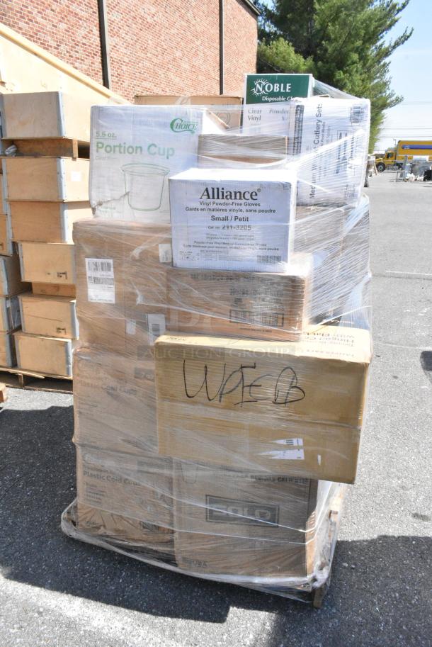 30 BRAND NEW SCRATCH AND DENT! Items Including 500TW7 Choice 7 oz. Translucent Thin Wall Plastic Cold Cup - 2,500/Case, 127P550C Choice 5.5 oz. Clear Plastic Souffle Cup / Portion Cup - 2,500/Case, 127CTE32R Choice TamperSafe 32 oz. Tamper-Resistant, Tamper-Evident Clear PET Plastic Rectangular Container with Hinged Flat Lid - 200/Case, 260PCCOV10 Choice 10" Clear Polycarbonate Plate Cover - 12/Case, 259FLTRP Fryclone Fryer Oil Filter Paper - 100/Case, 128HDLDBULK Choice Heavy Duty Microwavable Translucent Plastic Deli Container Lid - 480/Case, 394365XL Noble Products Disposable Clear Gloves, 460241Tellus Plates, 500CC24HD 24 oz. Plastic Cold Cup - Designed for Use Without Lids - 600/Case. 30 Times Your Bid! - Image 3 of 14