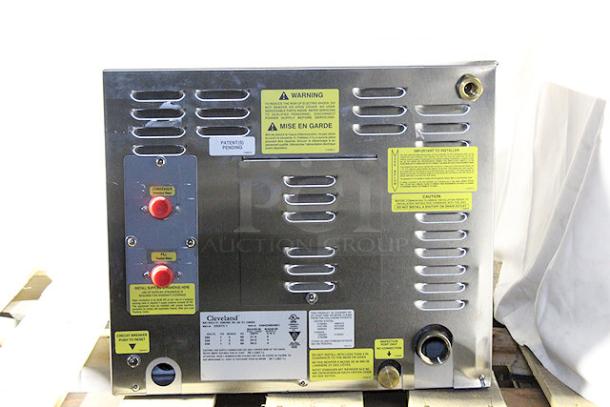 BRAND NEW SCRATCH & DENT! Cleveland 22CET3.1 SteamChef 3 Pan Electric Countertop Steamer - 208V, 1 Phase, 12 kW. Dented on top and sides. S/N: 240423054951 - Image 5 of 7